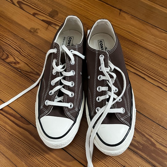 Low Top Converse - Women’s 8.5 - Picture 1 of 2
